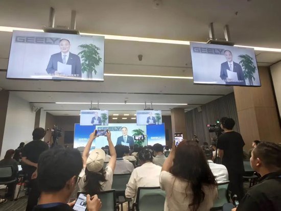 李书福，辞任！安聪慧，接任！