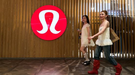 Lululemon Q2营收不及预期	，全年指引大幅下调，盘后暴跌17%